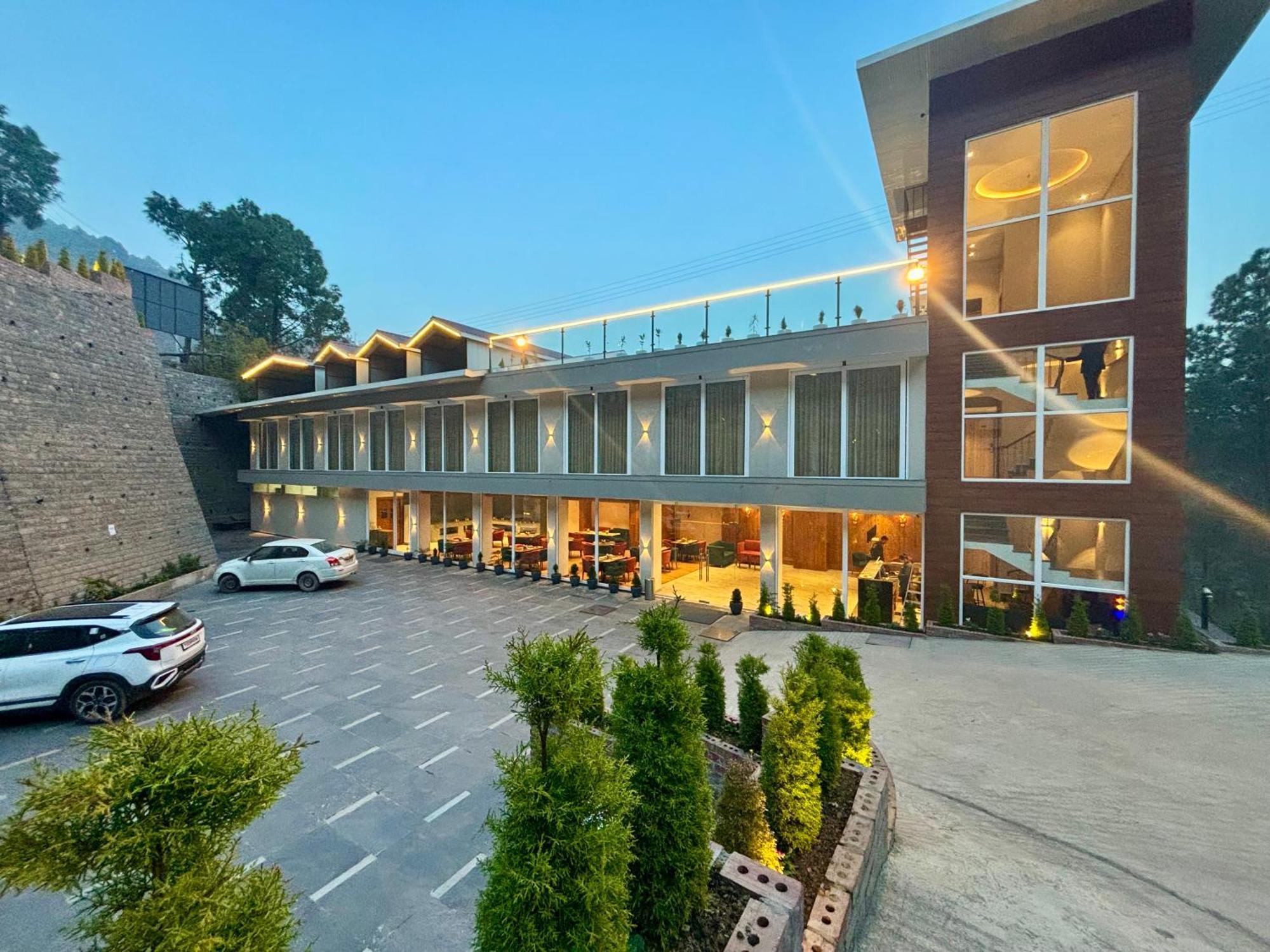 Arnisa Kasauli - A Boutique Hotel Buitenkant foto